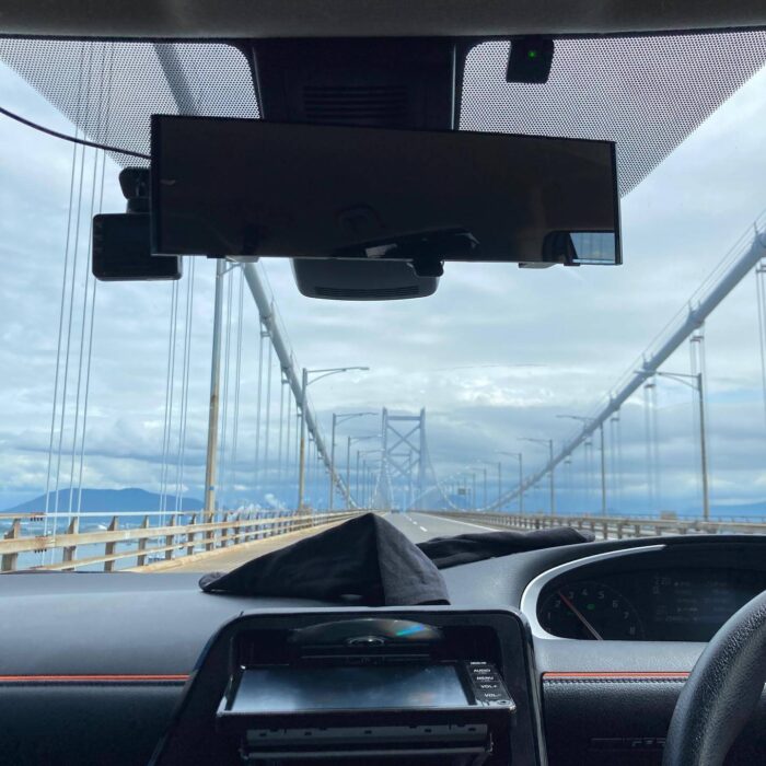 写真：瀬戸大橋を渡っている所を車の中から撮っています。