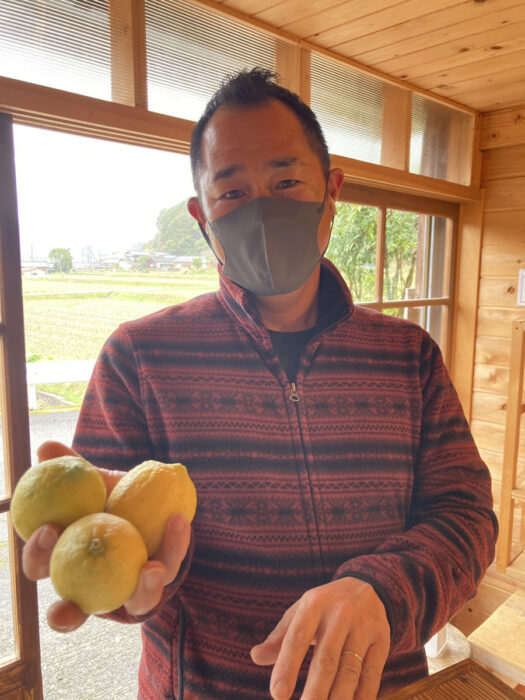 写真：農家の武市さんです。