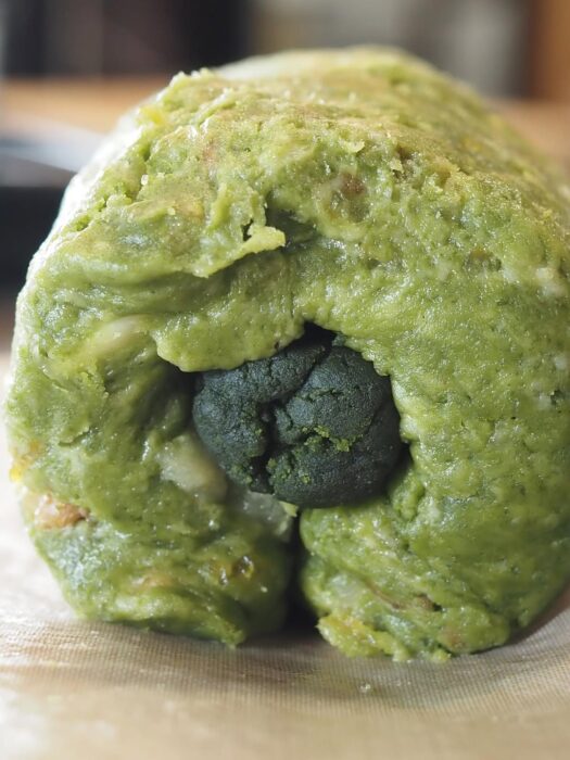 写真:お茶のシュトーレン作成中です