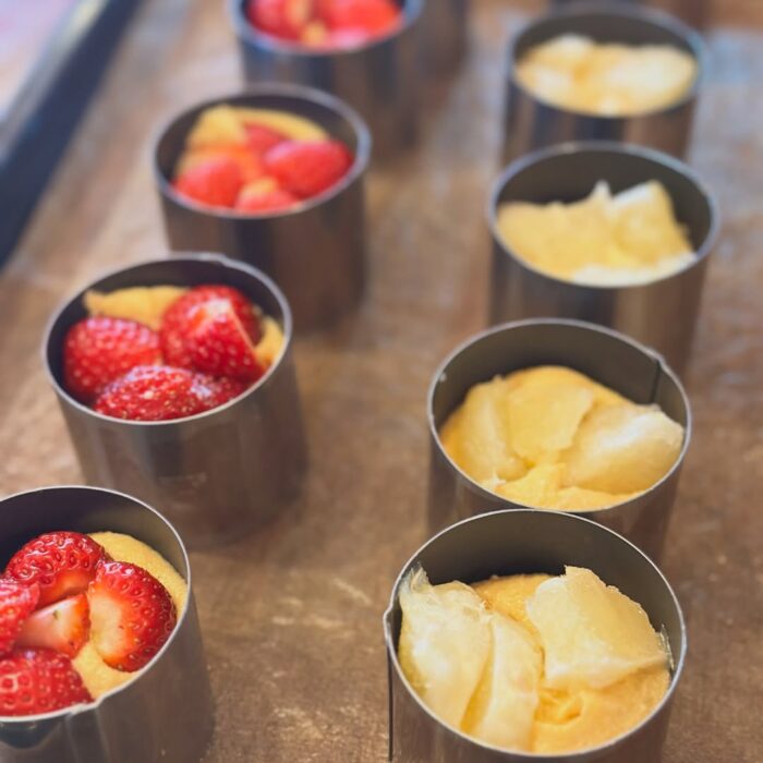 写真：タルトを焼いていきます