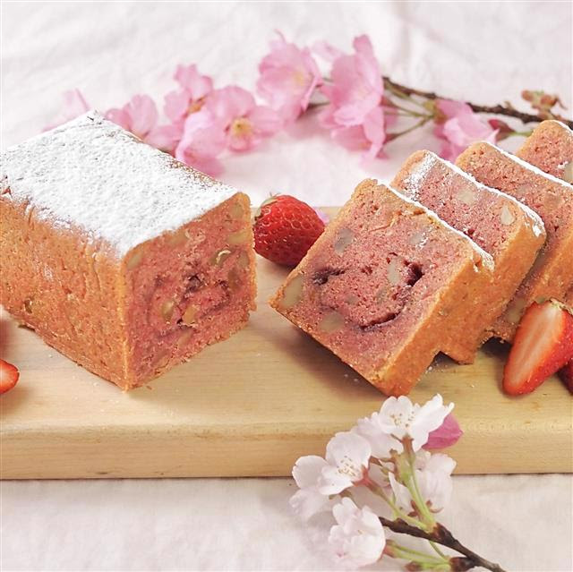 写真：春の旬でつくるいちごシュトーレンです