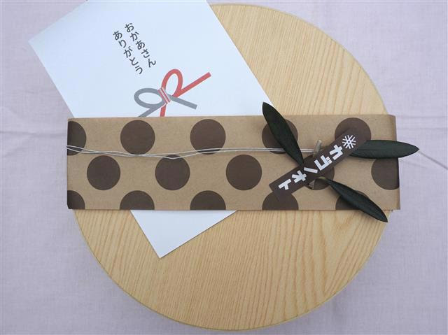 写真:ミニタルトオリーブBOX/カードとお花つきです